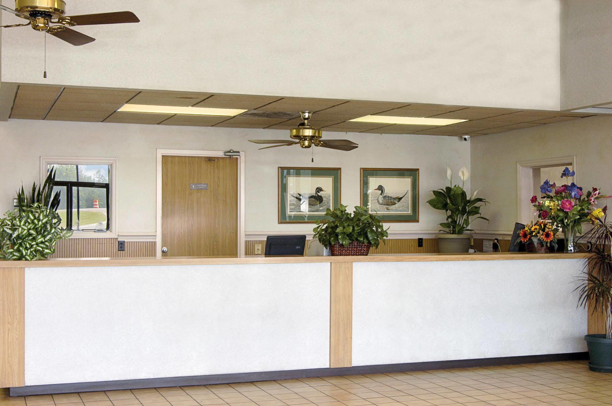 Howard Johnson By Wyndham Valdosta Interior foto